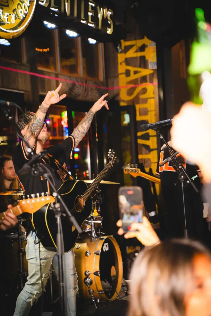 live music at nashville country bar